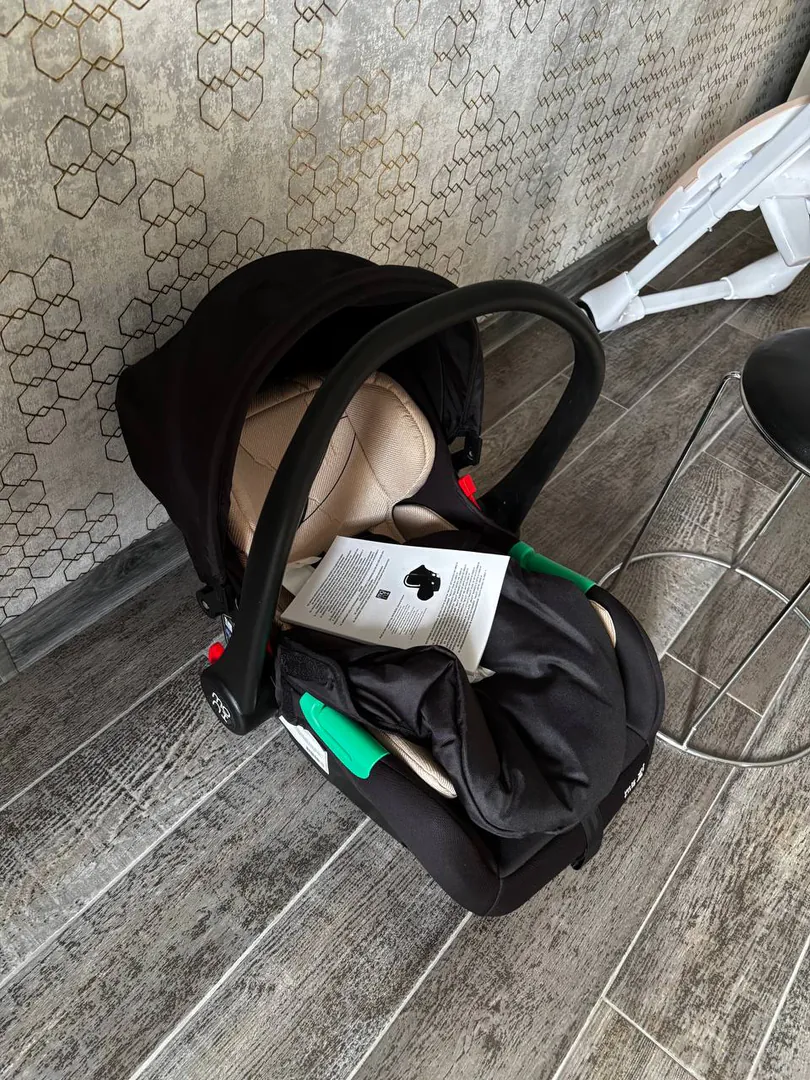 Child car seat — photo 1