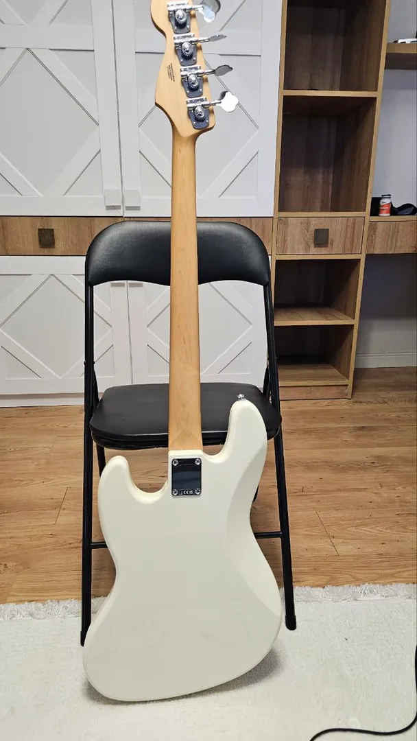 Бас-гитара Fender Standard Jazz Bass — фото 1