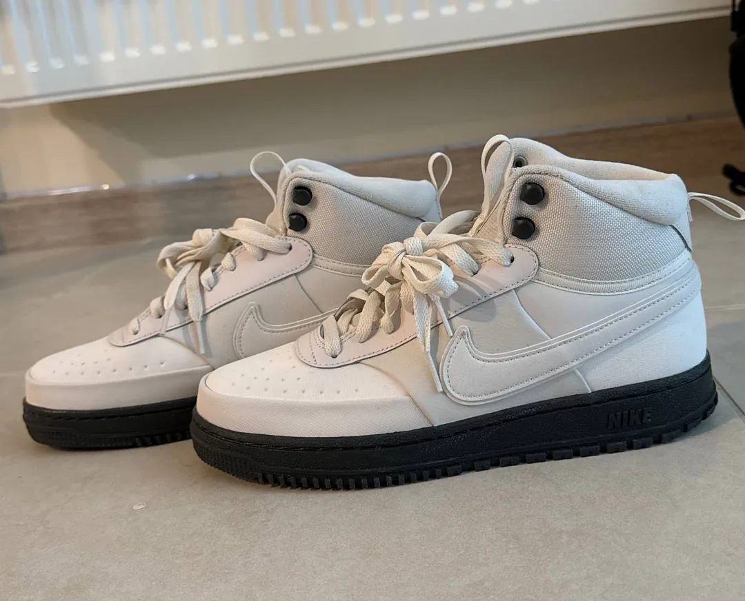 Nike Sneakers — photo 1