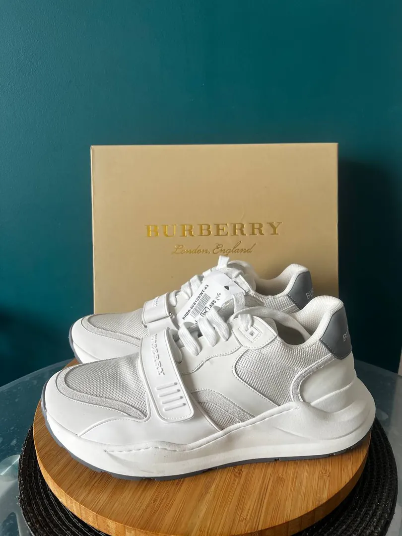 Burberry Sneakers — photo 1