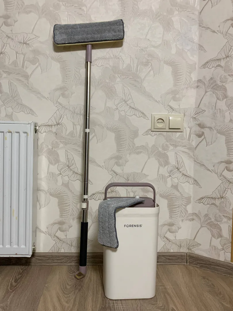 Floor cleaning set: mop and bucket with wringer — photo 1