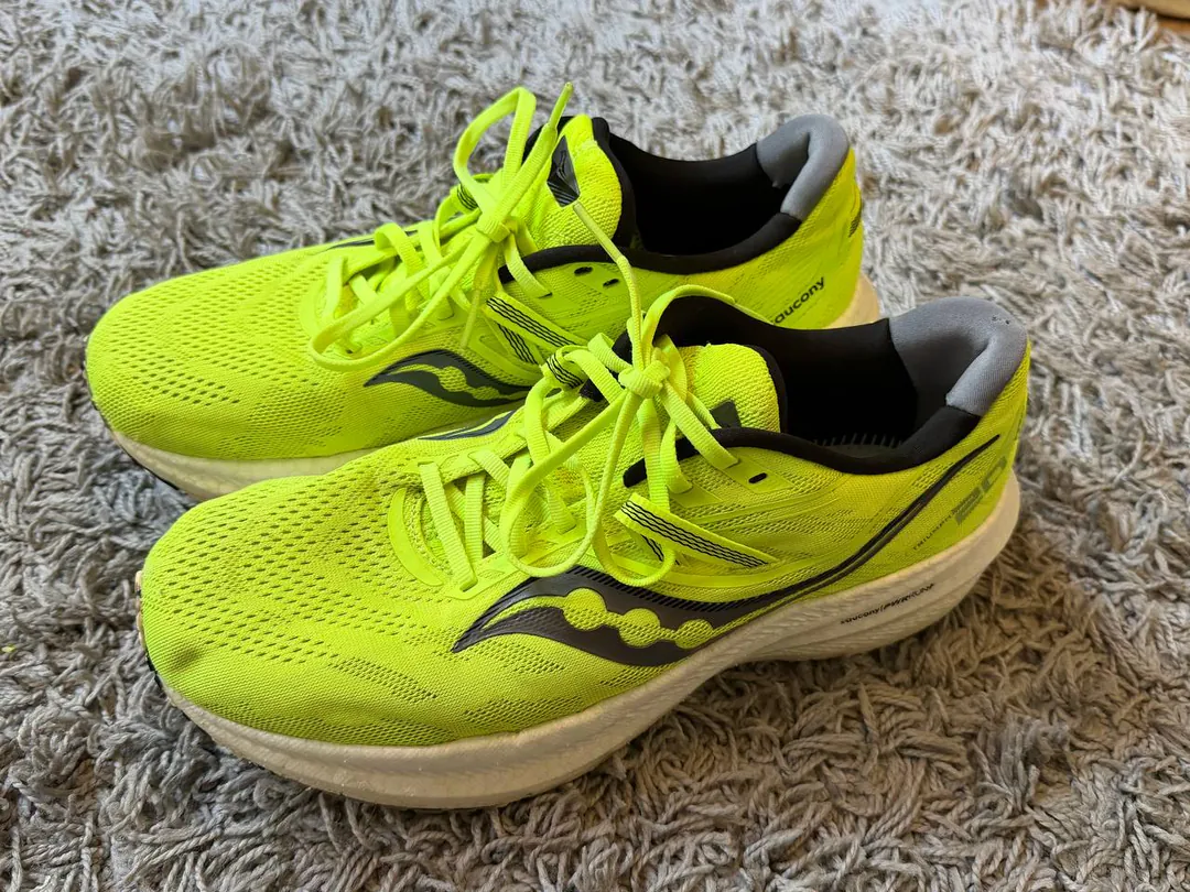Saucony sneakers — photo 1