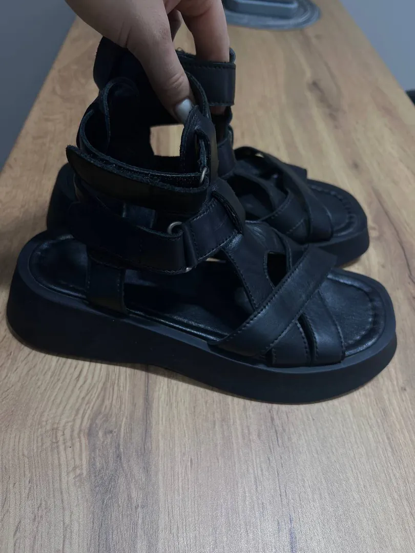 Leather sandals size 38 — photo 1