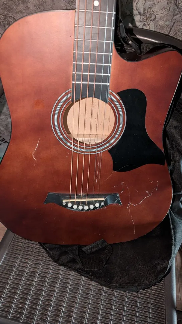 Guitar — photo 2