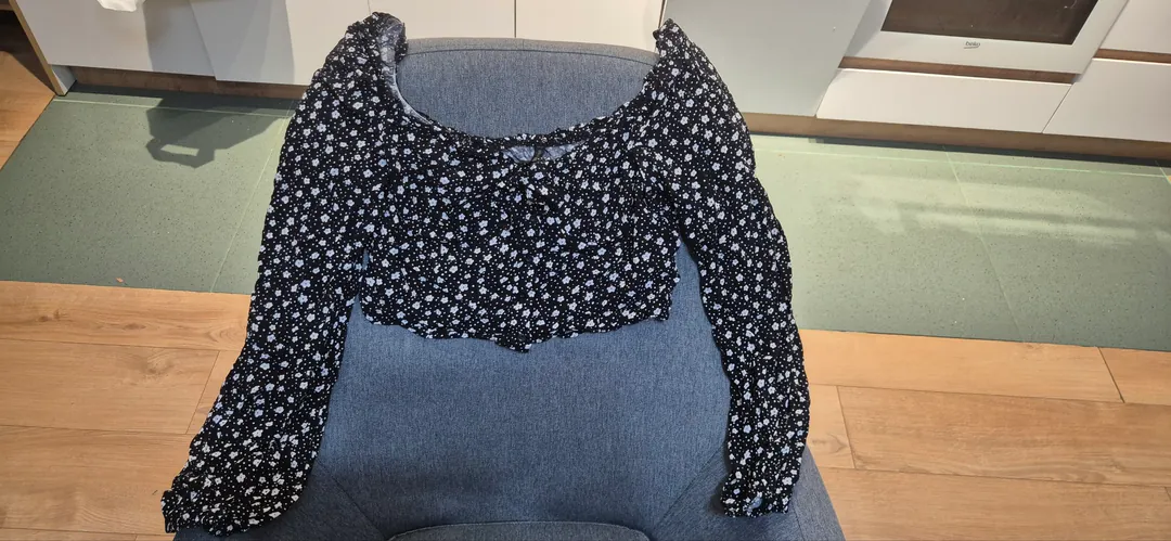 Short summer cardigan with buttons — photo 1