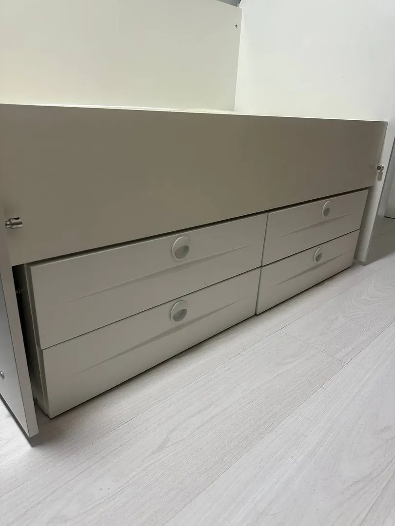 Convertible baby crib with pendulum — photo 1