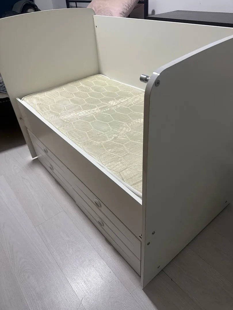 Convertible baby crib with pendulum — photo 2