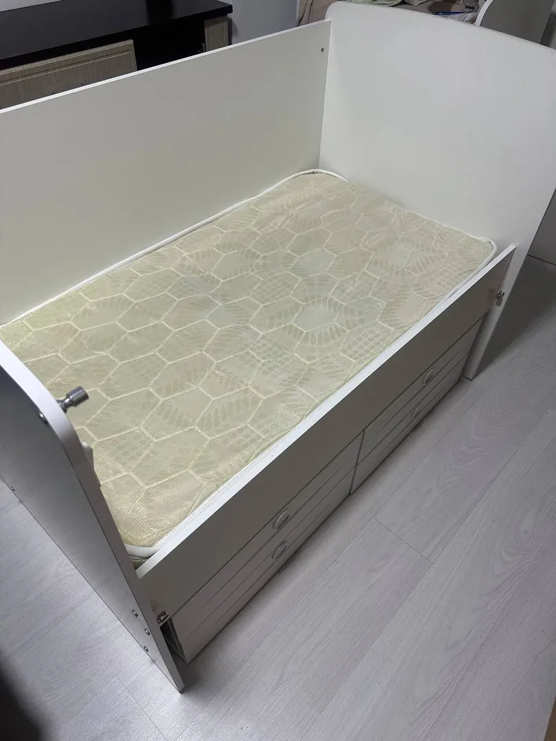 Convertible baby crib with pendulum — photo 4