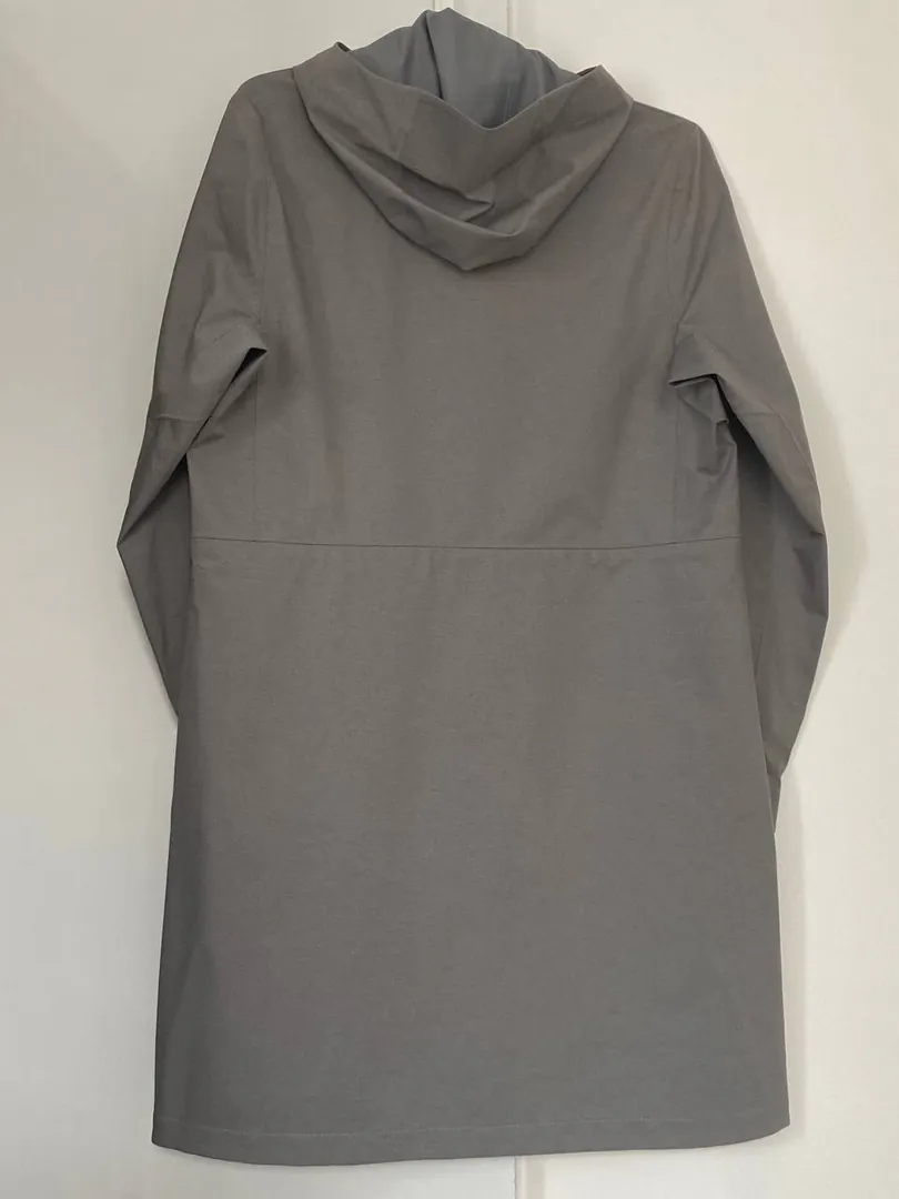 UNIQLO BlockTech raincoat — photo 2