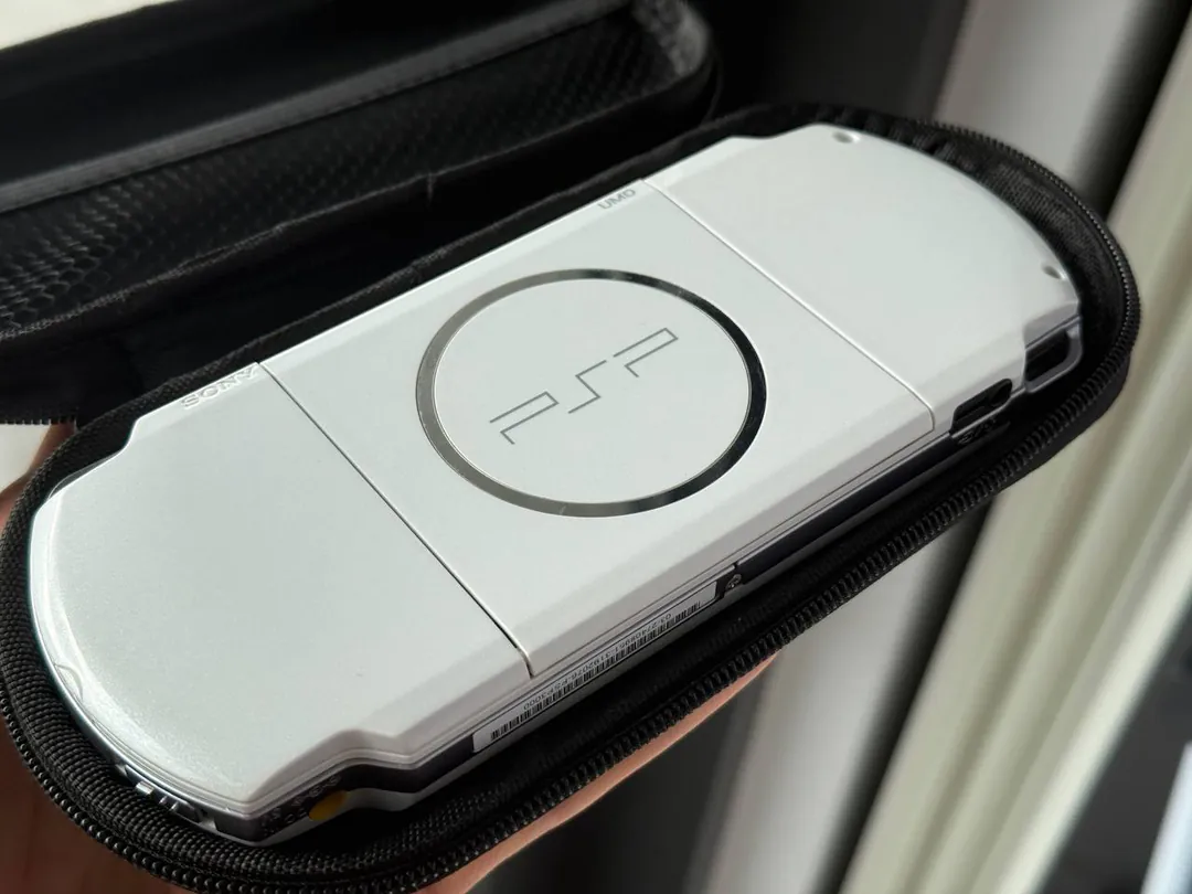 PSP 3000 with 64GB memory card — photo 1