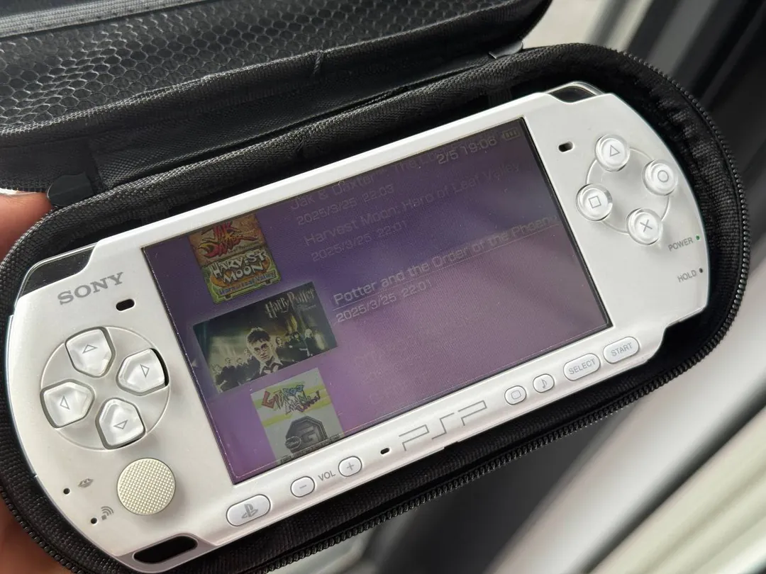 PSP 3000 with 64GB memory card — photo 4