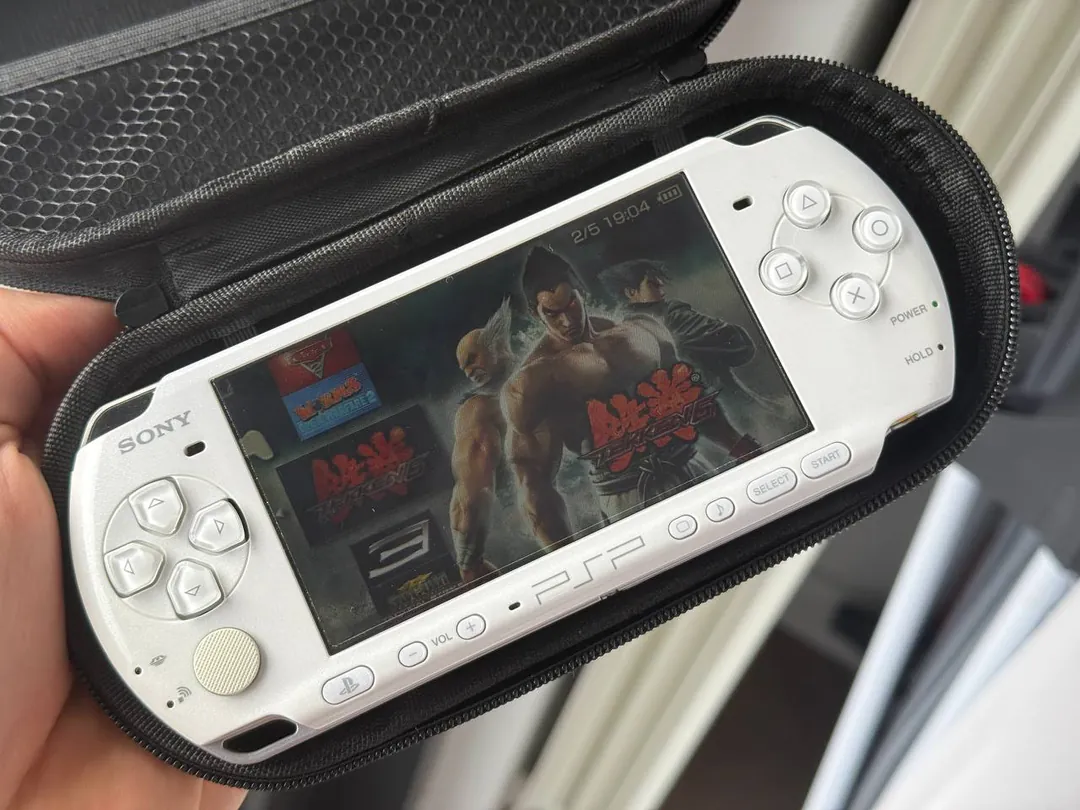 PSP 3000 with 64GB memory card — photo 5