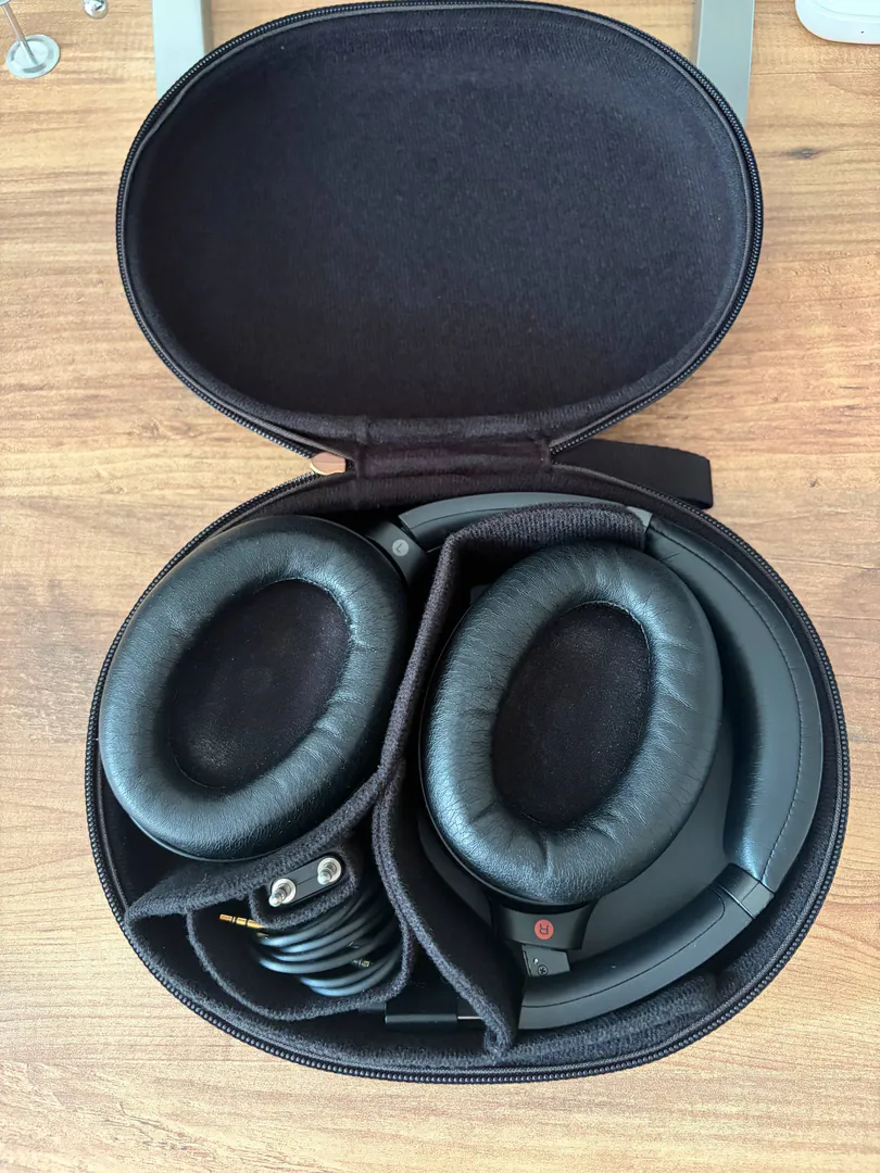 Sony WH-1000XM3 Headphones — photo 2
