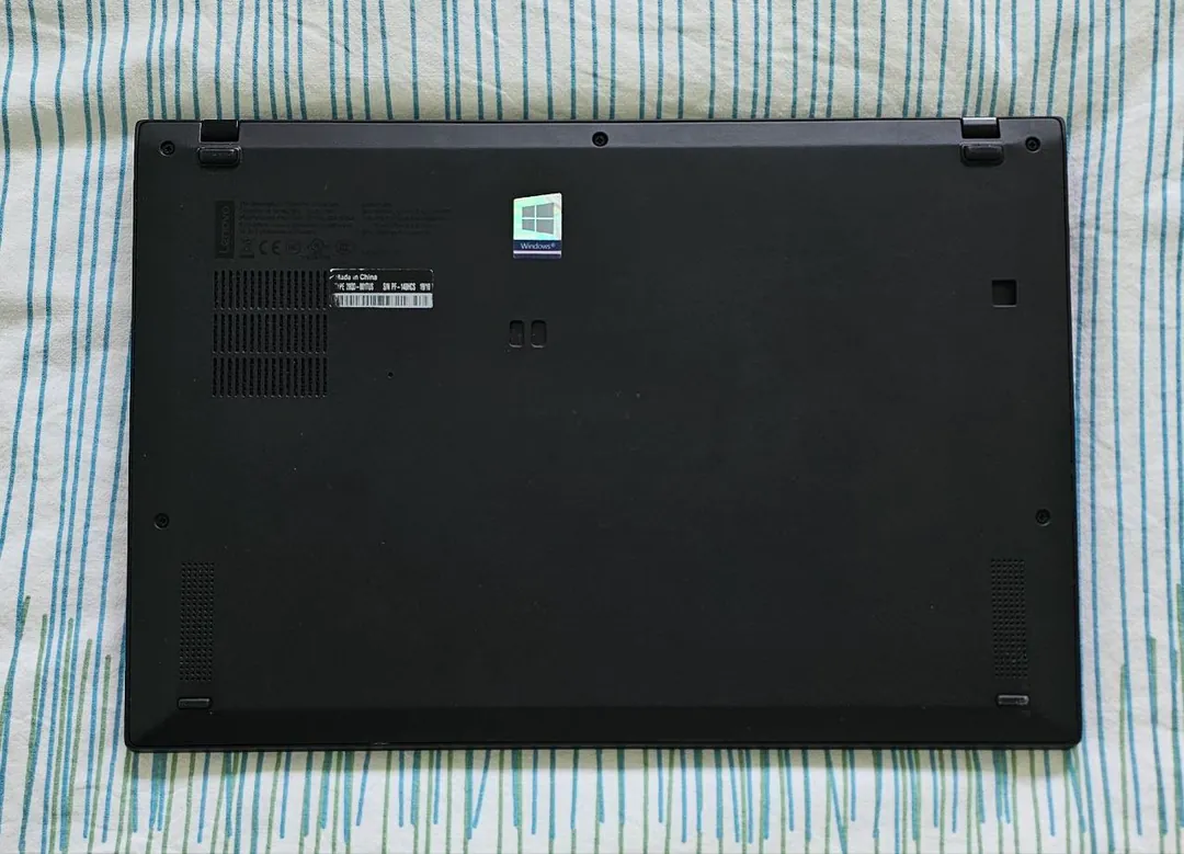Lenovo X1 Carbon 7th Gen Laptop — photo 1