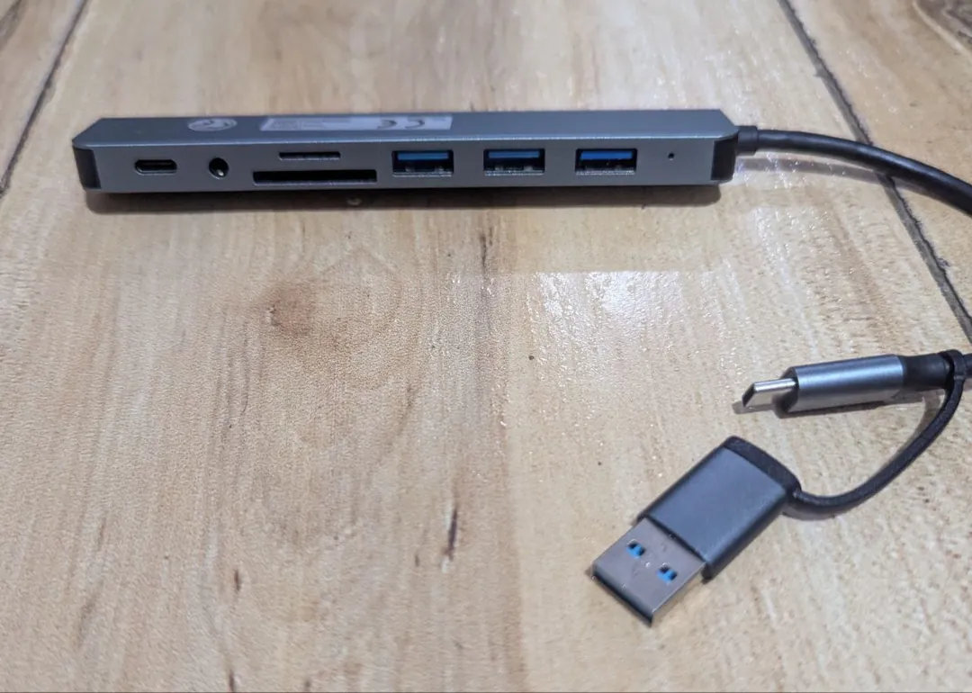 USB Type-C ხაბი — ფოტო 1