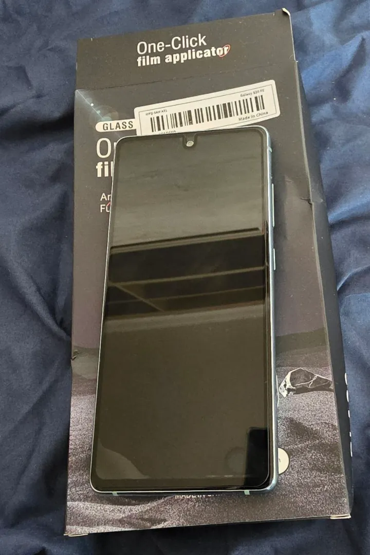 Смартфон Samsung S20 FE 256GB — фото 3