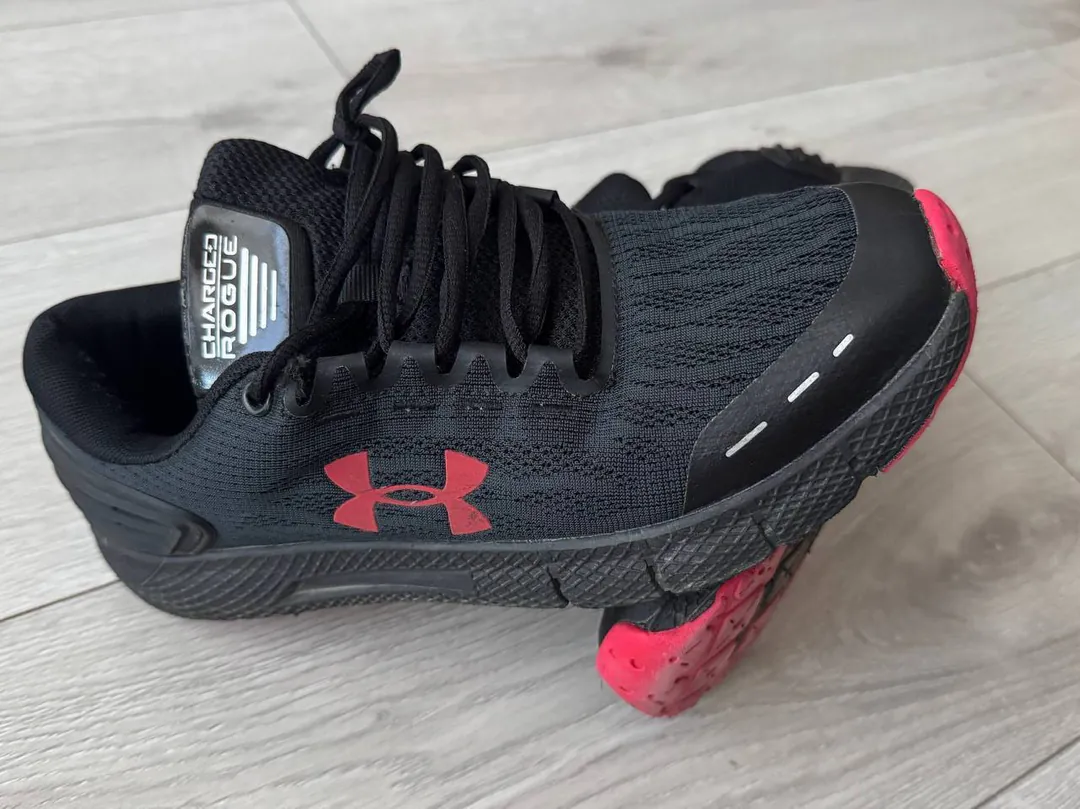 Under Armour სნეიკერები — ფოტო 2