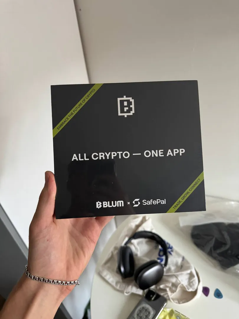 Криптокошелек SafePal Blum Edition — фото 1