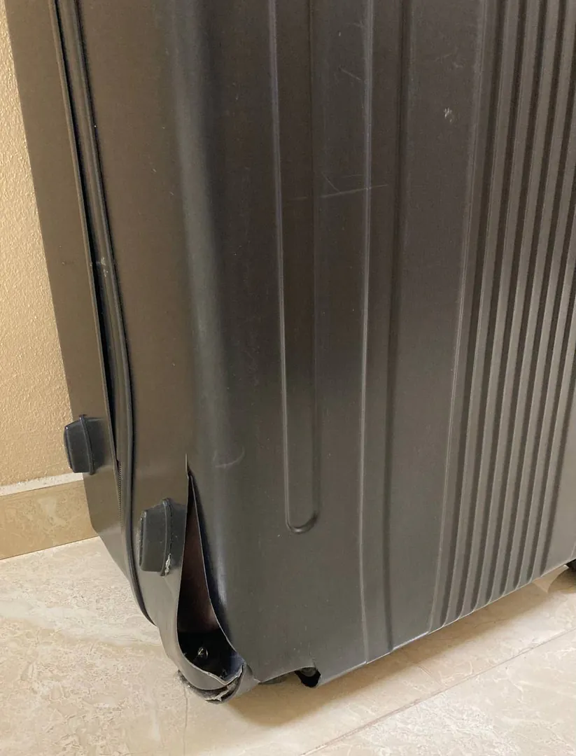 Aolard plastic XL suitcase — photo 1