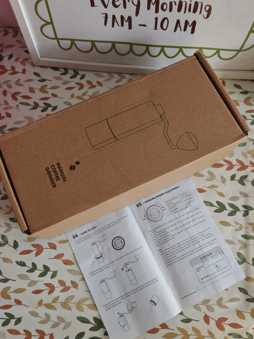 Manual coffee grinder — photo 1