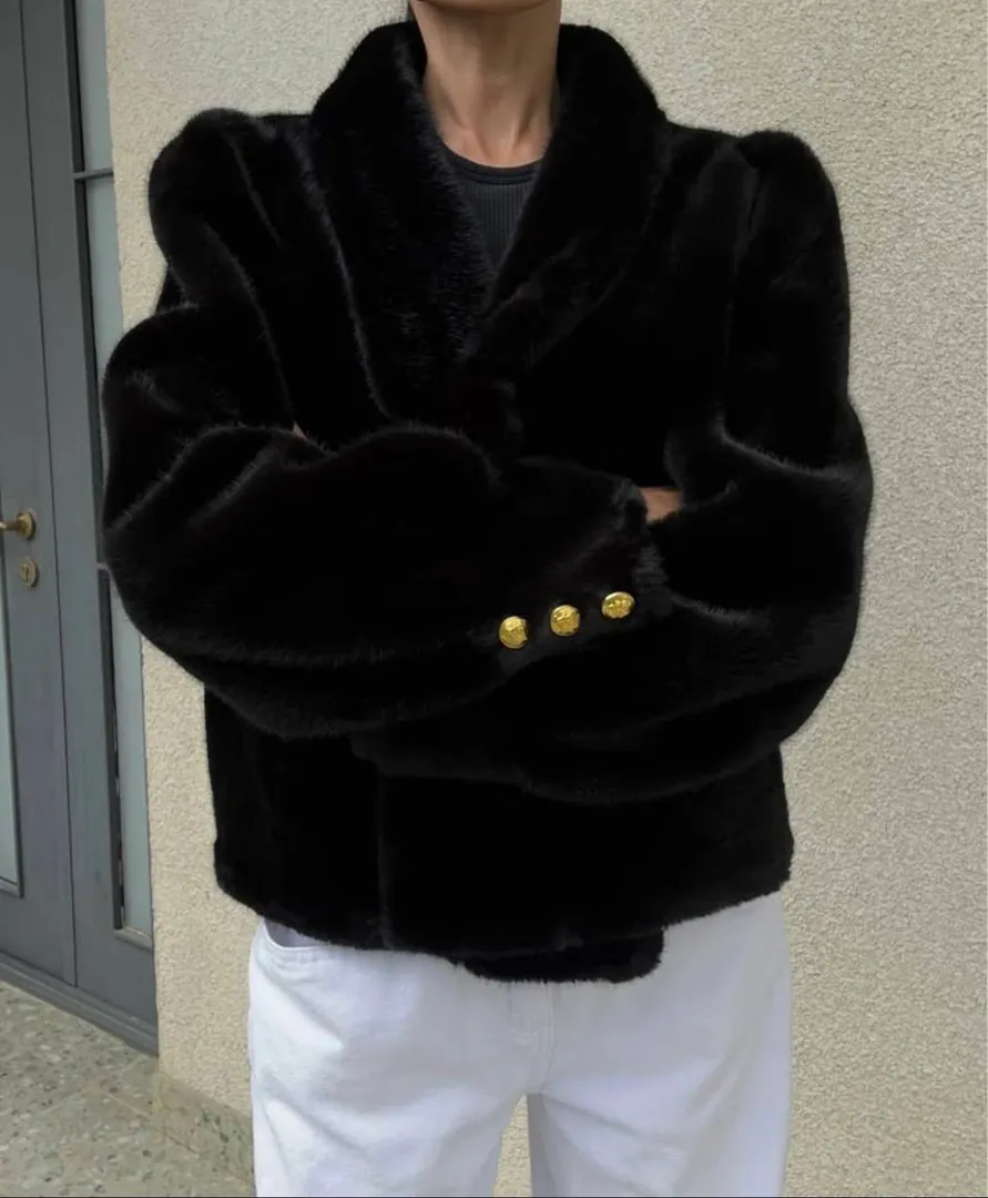 Faux fur coat, size M — photo 1