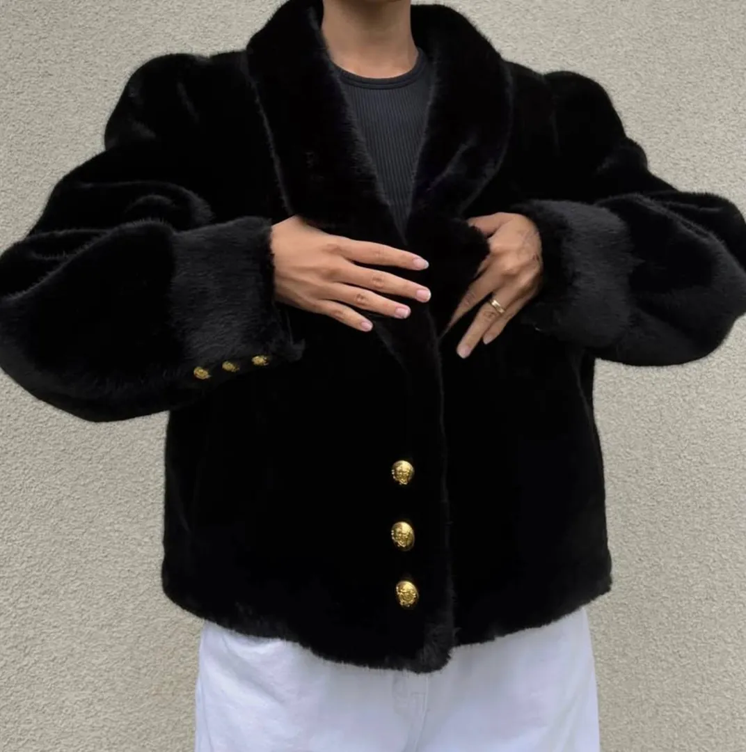Faux fur coat, size M — photo 2