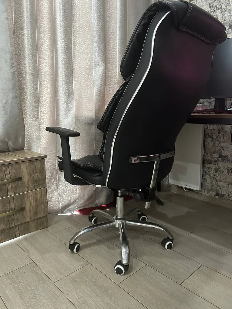 Office computer chair — photo 1