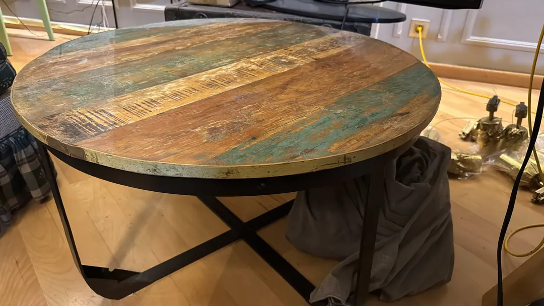 Table — photo 1