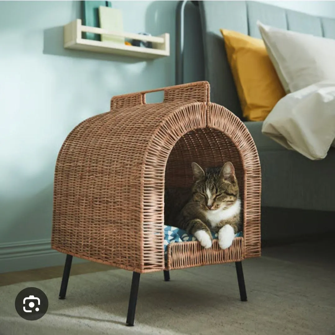 Rattan cat house with a cushion — photo 1