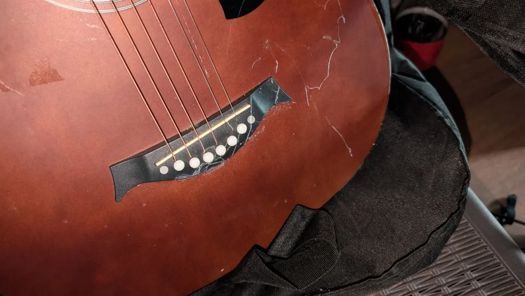 Guitar — photo 1
