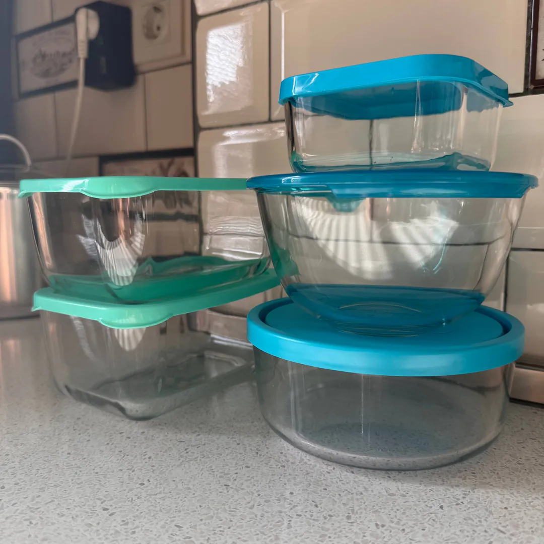 Set of glass food containers — photo 1