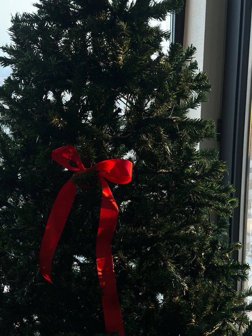Artificial Christmas tree 210 cm — photo 1