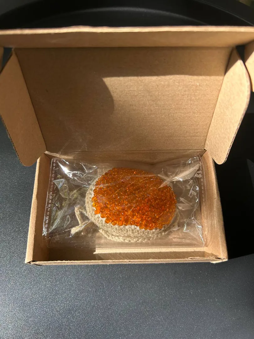 Knitted sandwich with caviar keychain — photo 4