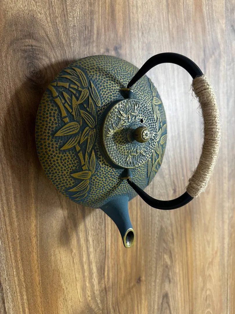 Cast iron teapot for tea ceremonies 650 ml — photo 2