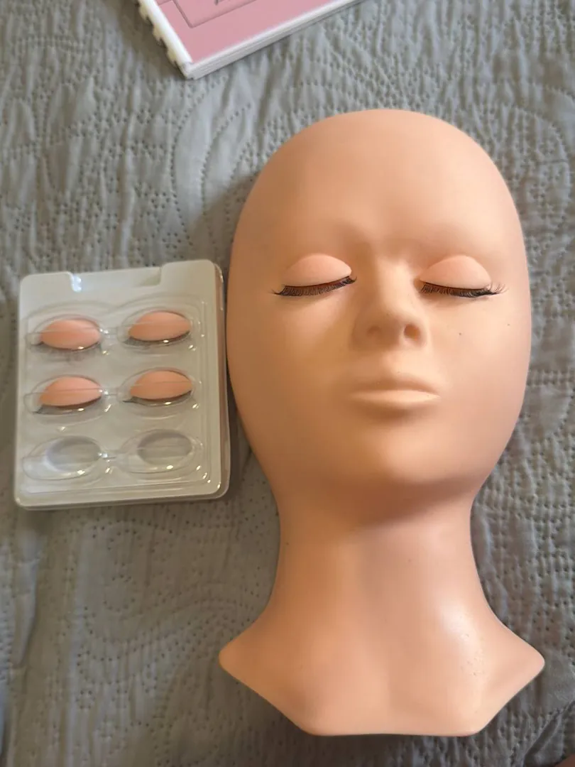 Mannequin for eyelash extensions — photo 1