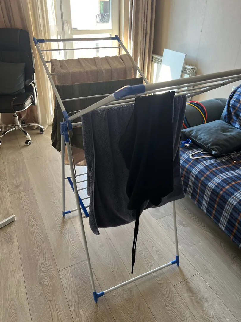 Clothes drying rack with hangers — photo 1
