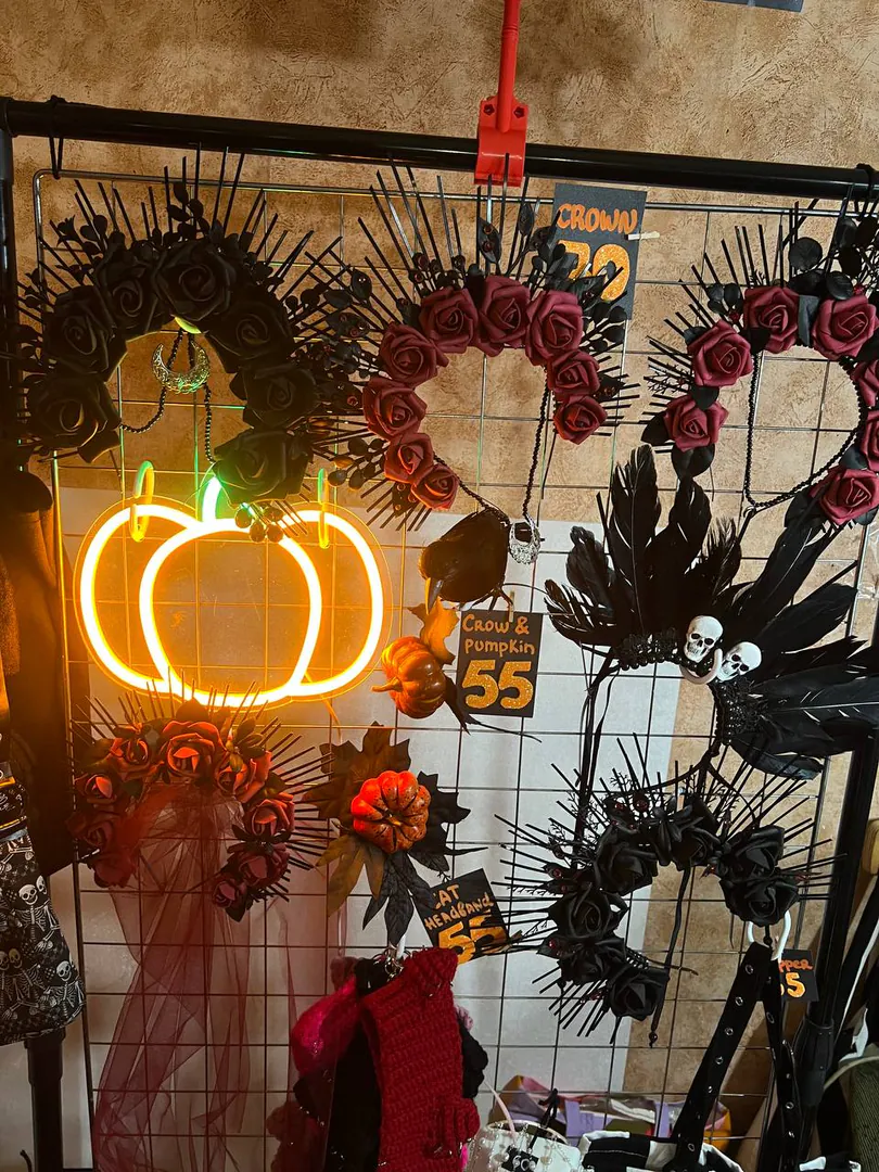 Gothic crowns — photo 1