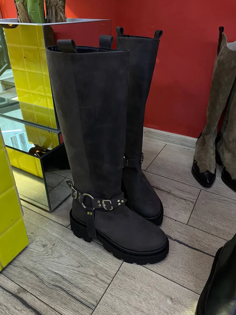 Leather boots Tamta Shindelishvili — photo 3