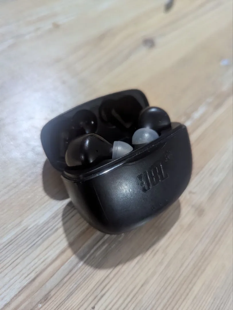JBL Headphones — photo 1