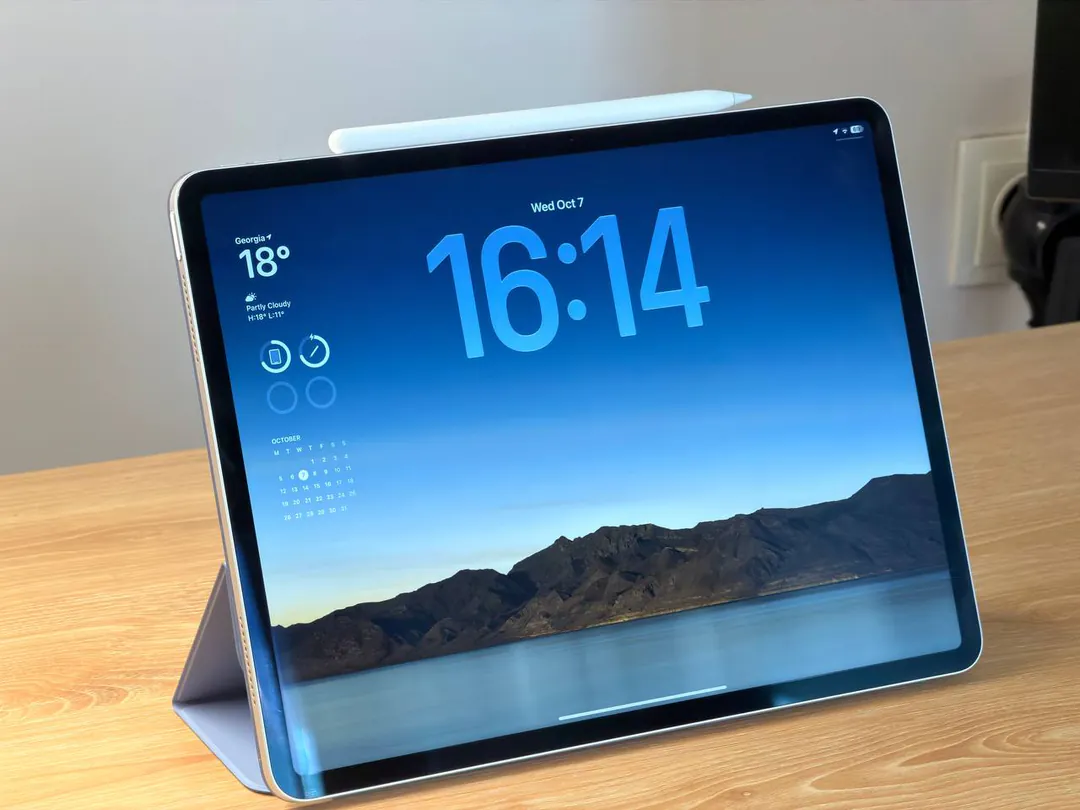 iPad Air 13" (M3) 128Gb Starlight с Apple Pencil Pro и Smart Folio — фото 1