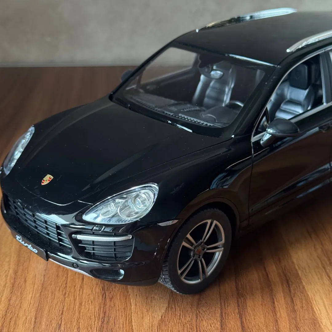 Радиоуправляемая модель Porsche Cayenne — фото 1