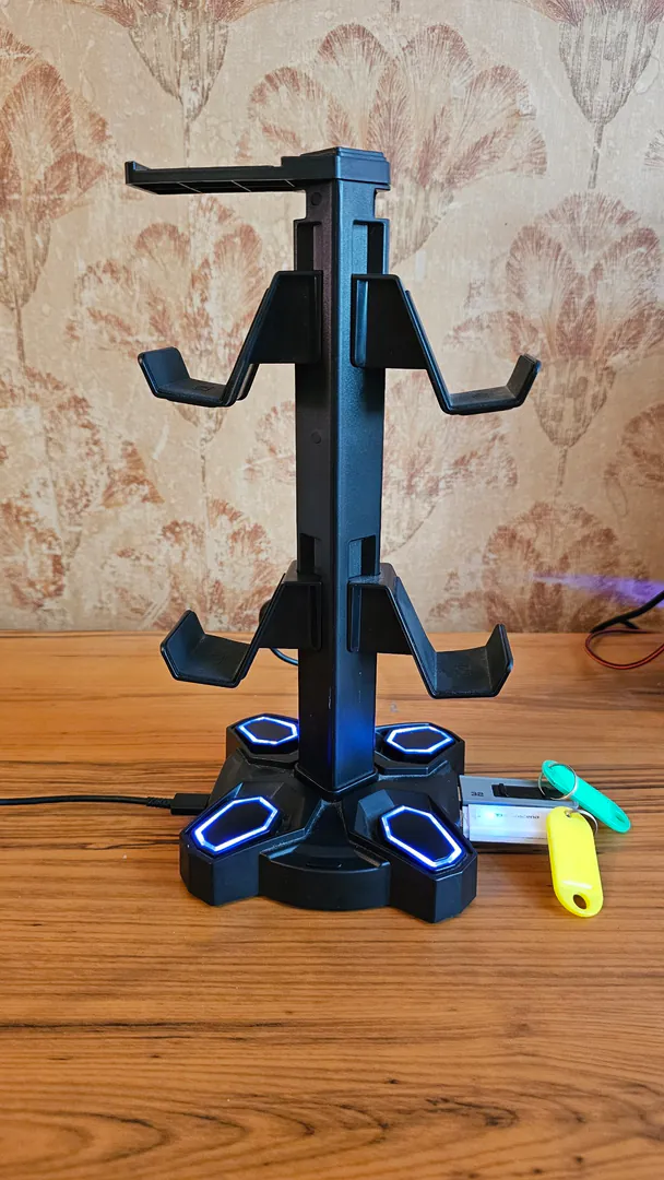 USB hub stand for gamepads — photo 1