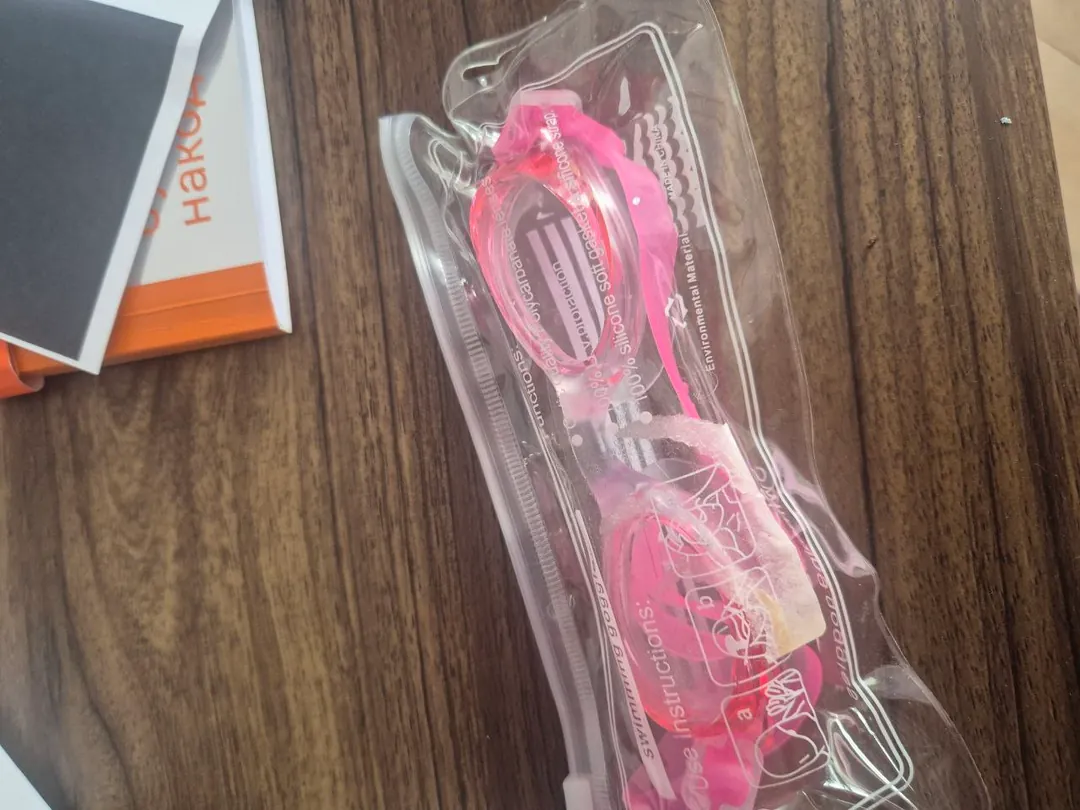 Children's swimming goggles — photo 1