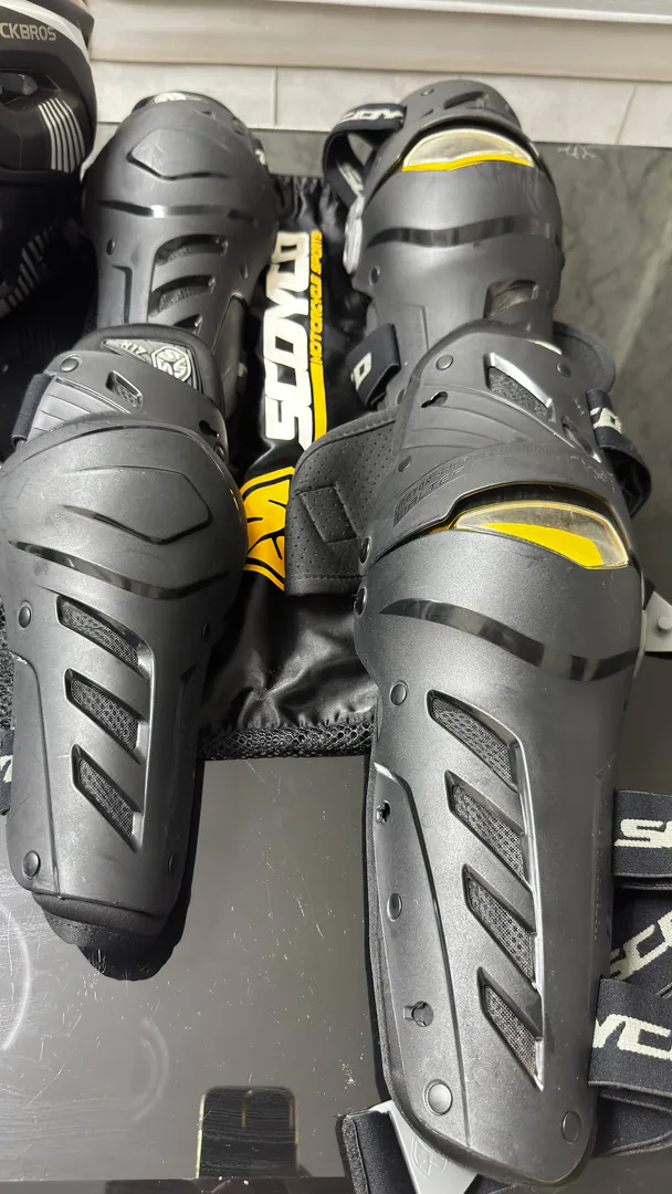 Rockbros Helmet and Scoyco Protection — photo 1