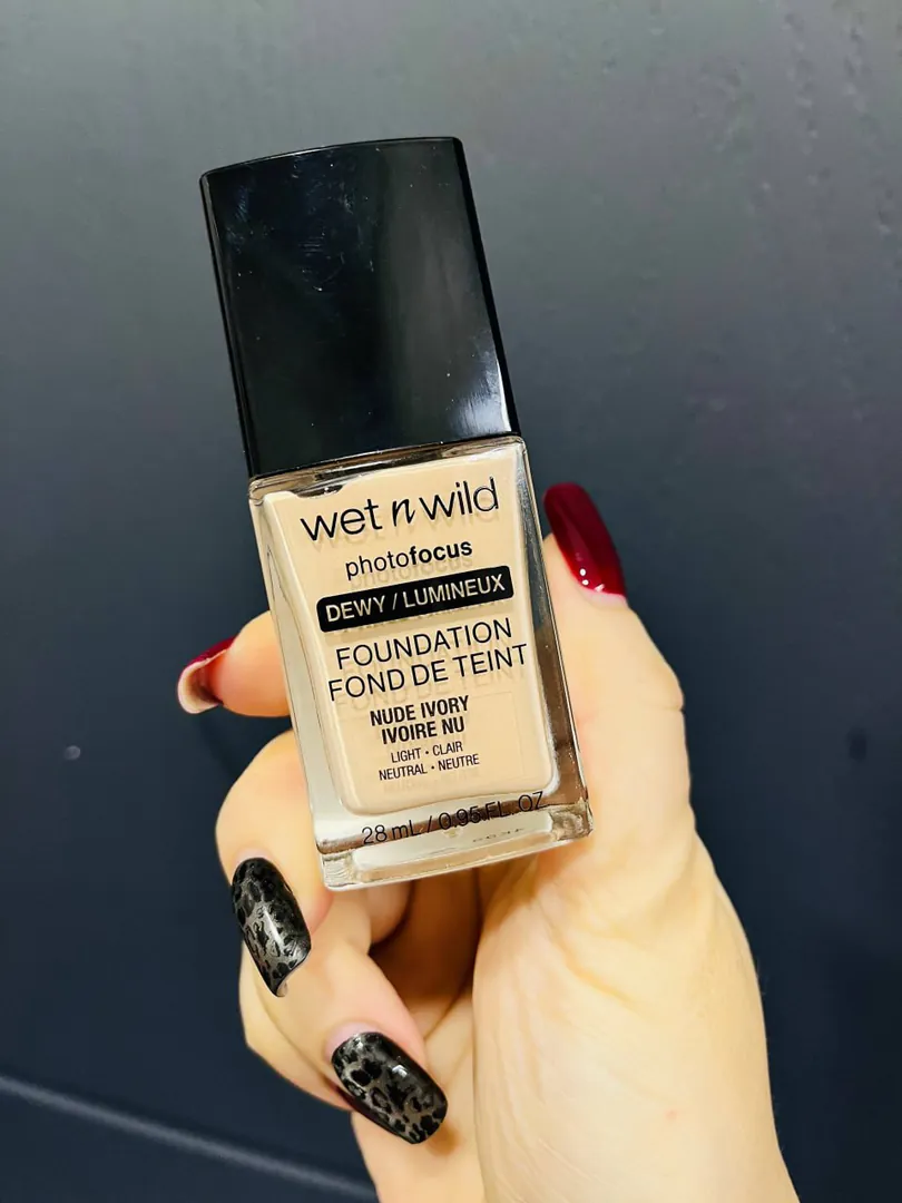 Тональный крем Wet n Wild Photo Focus Dewy Foundation Nude Ivory — фото 1
