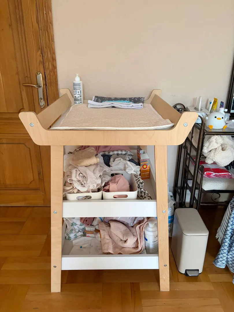 Changing table — photo 1