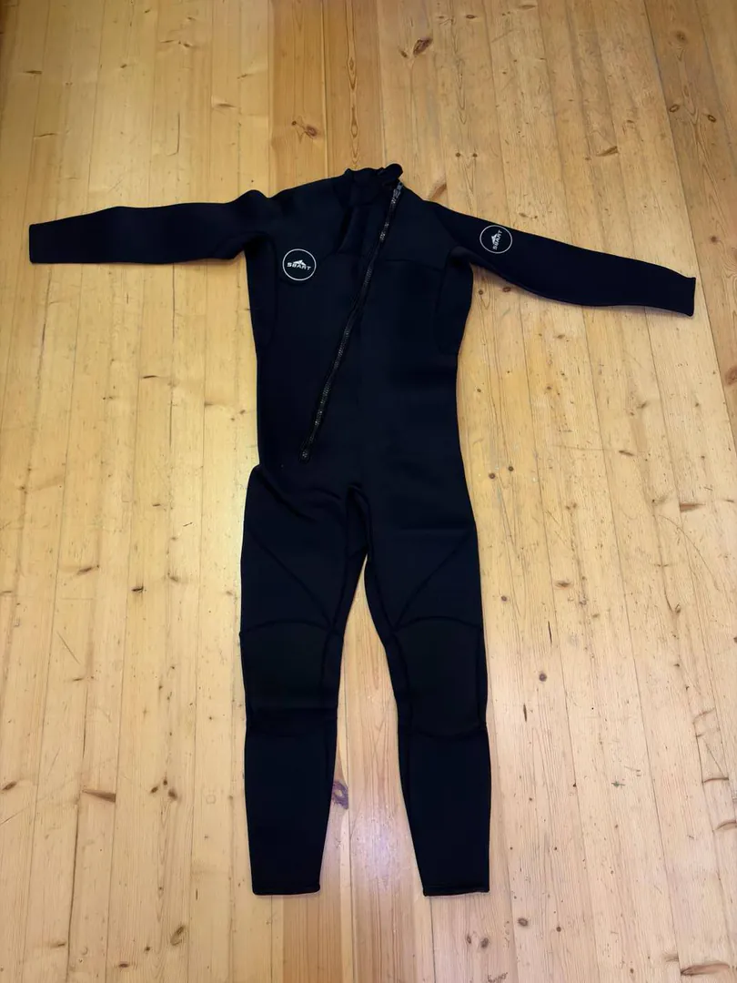 Neoprene wetsuit 3 mm — photo 1