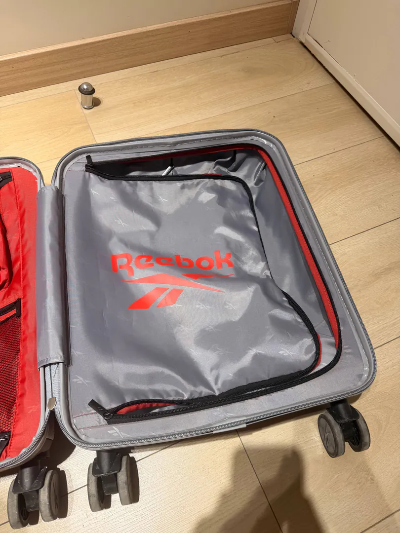 Reebok carry-on suitcase — photo 1