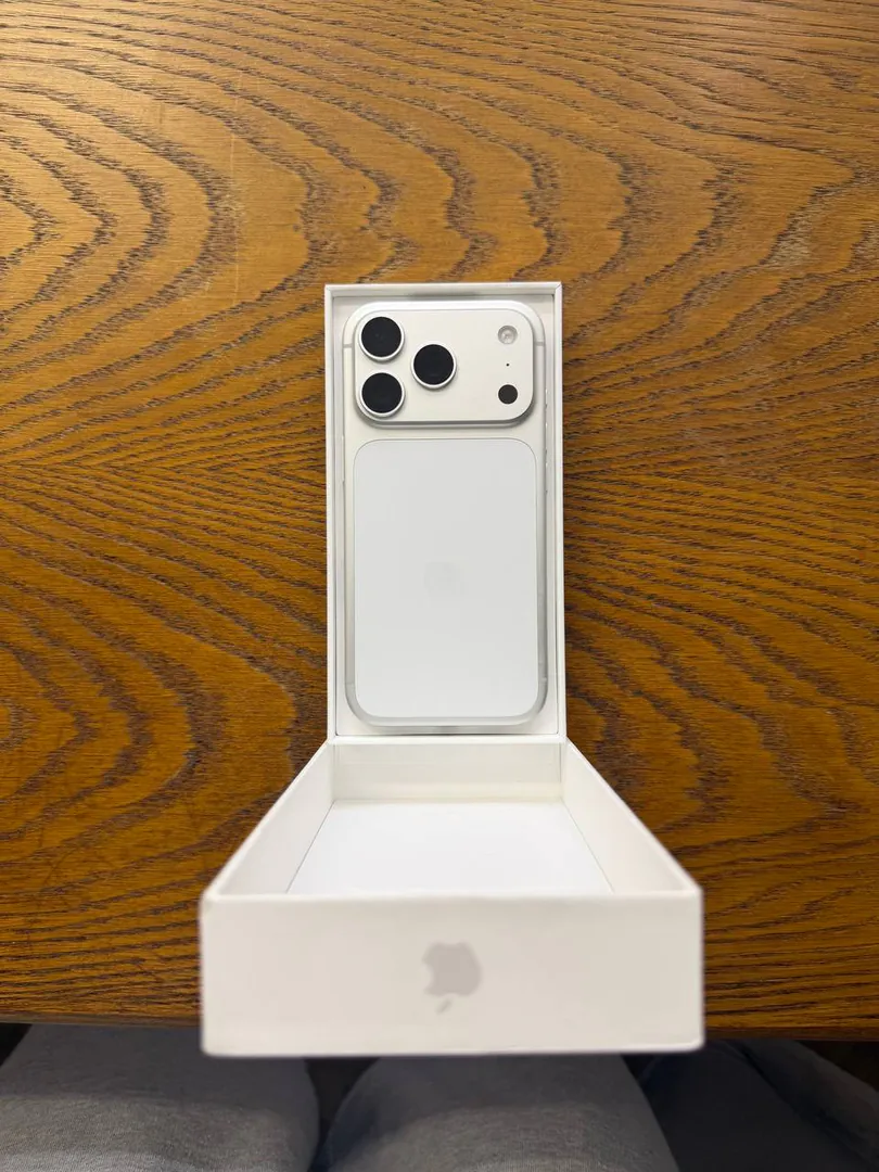iPhone 17 Pro Серебристый 256gb — фото 4