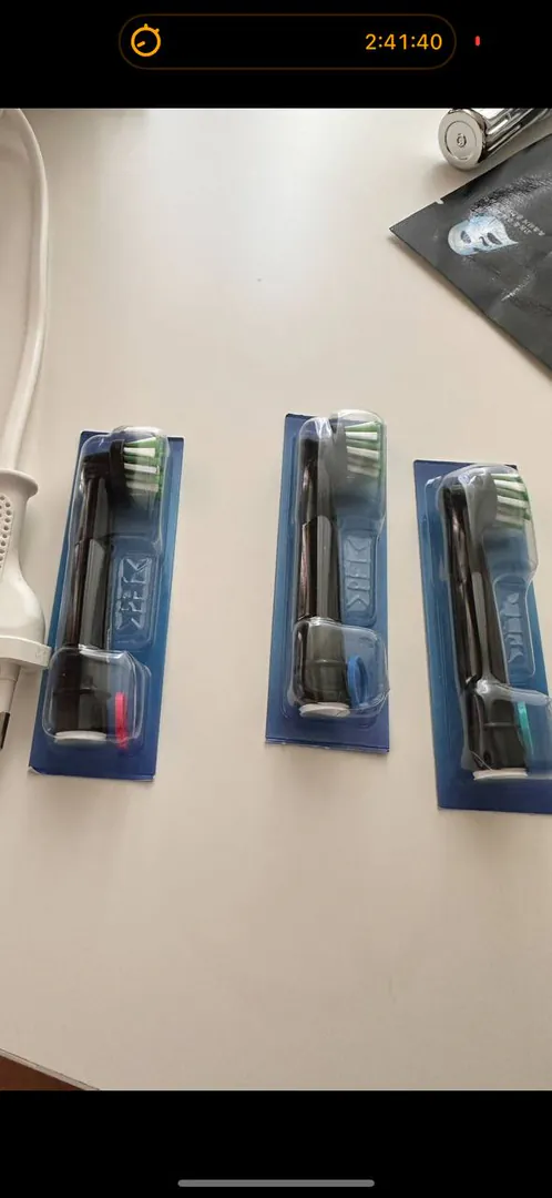 Oral-B Braun electric toothbrush — photo 1